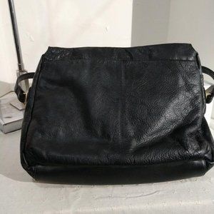 Carlos D'Santi Black Leather Crossbody purse